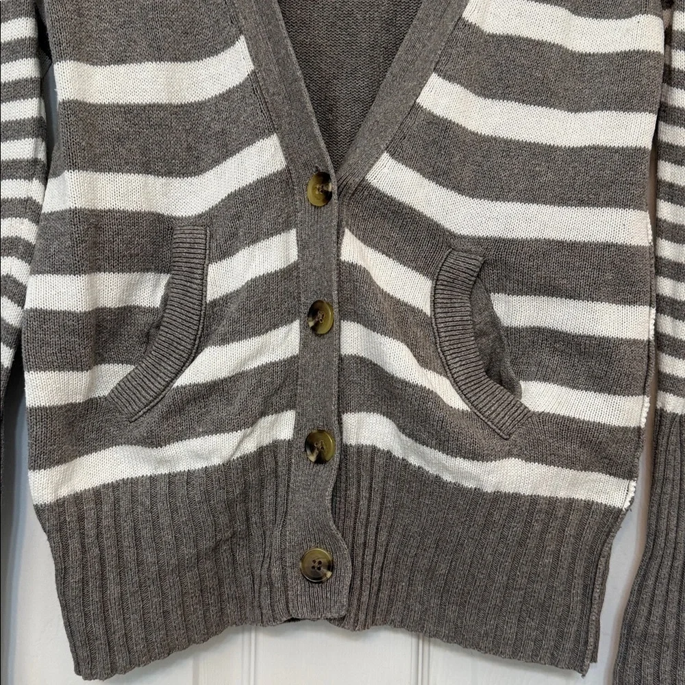 American Eagle Gray White Striped V Neck Cardigan - Picture 3 of 7